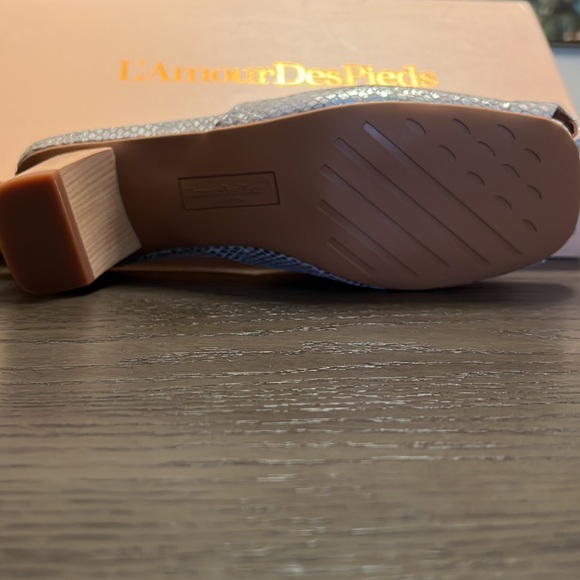 L’Amour Des Pieds Gold/Silver Snake Print: REASONABLE OFFERS ACCEPTED - Picture 6 of 6